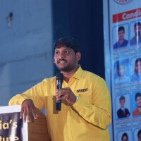 Faculty sir delivering speech during testimonial event Faculty sir giving speech – testimonials at Hyderabad best coaching