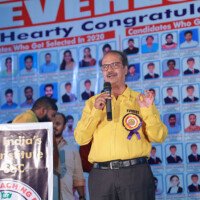 English sir delivering motivational speech during testimonial event English sir giving speech – testimonials at Hyderabad best coaching