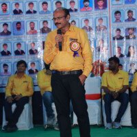 Director Srinivasulu Reddy Sir delivering a motivating speech at the testimonials ceremony. Director Srinivasulu Reddy Sir giving speech during testimonials event at Everest Coaching Point