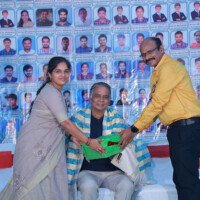 Srinivasulu Reddy Sir presenting an award as part of our inspiring testimonials series. Director Srinivasulu Reddy giving award to student during testimonials event at Everest Coaching Point
