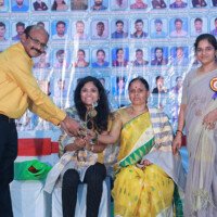 Director Sir honors a lady faculty member with an award. A testimonial to excellence at Everest Coaching Point. Director Sir presents an award to a lady faculty member. A proud testimonial from the best coaching centre in Hyderabad.