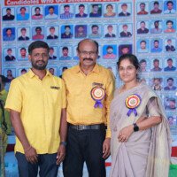 Director Sir stands with a student. A quiet testimonial of trust and success. Director Sir with a student at Everest Coaching Point. A simple testimonial from the best coaching centre in Hyderabad.