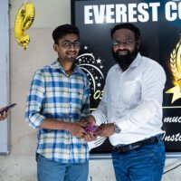 Everest Coaching Point faculty sir presenting award to a student Faculty sir giving award to student – testimonials of academic success