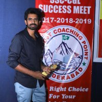 Testimonial – Student Standing with Award Pose Student testimonial with award – Standing and posing proudly at Everest Coaching Point