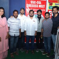 Faculty and students together at Everest Coaching Point Faculty and students group photo – testimonials of unity and academic success
