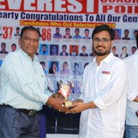 Raj Kumar Sir, Maths faculty at Everest Coaching Point, presenting an award Raj Kumar Sir giving award – testimonials of excellence and appreciation