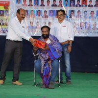 Everest Coaching Point faculty awarding a fellow teacher Faculty awarding fellow faculty – testimonials of dedication and excellence